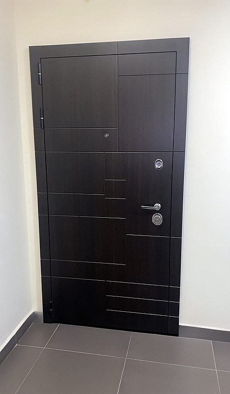 Дверь с фрезеровкой