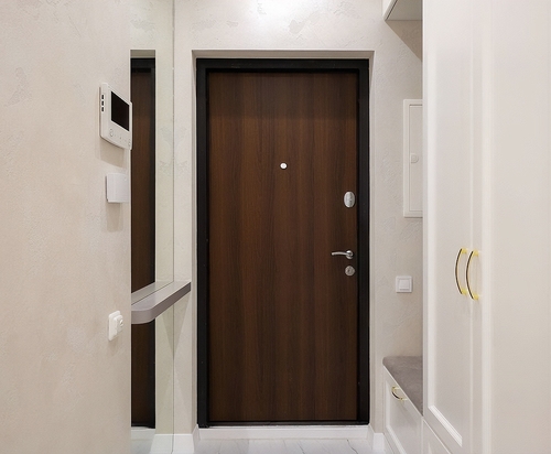 Панель с отделкой ламинатом