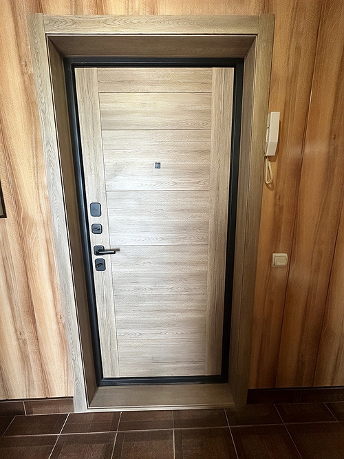 Дверь с доборами