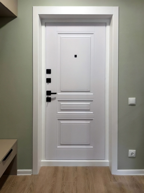 Белого цвета